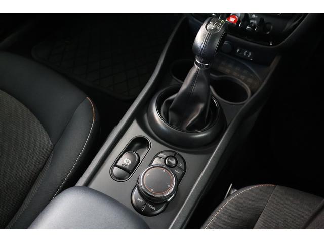 ＭＩＮＩ ワン　クラブマン　アイドリングストップ・オートライト・純正ナビ・Ｂｌｕｅｔｏｏｔｈ・ラジオ・スマートキー・ＵＳＢ・ＡＵＸ・Ｒ１７ＡＷ・ＥＴＣ（26枚目）