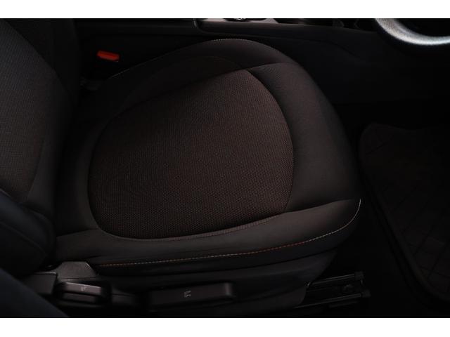 ＭＩＮＩ ワン　クラブマン　アイドリングストップ・オートライト・純正ナビ・Ｂｌｕｅｔｏｏｔｈ・ラジオ・スマートキー・ＵＳＢ・ＡＵＸ・Ｒ１７ＡＷ・ＥＴＣ（32枚目）