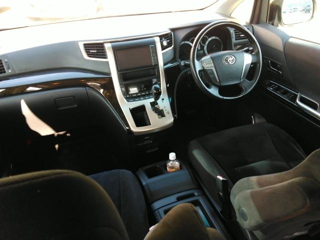 アルファード ２４０Ｓ　プライムセレクションＩＩ　タイプゴールド　両側電動スライド　キーレス　フルセグ　ナビ＆ＴＶ　１７アルミホイール　乗車定員７人　エアバッグ　オートマ　助手席エアバッグ　ＨＩＤヘッドライト　ＥＴＣ　バックカメラ　スマートキー（2枚目）