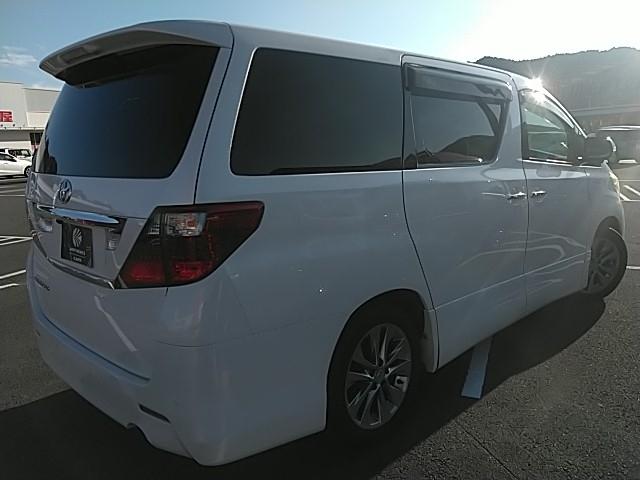 アルファード ２４０Ｓ　プライムセレクションＩＩ　タイプゴールド　両側電動スライド　キーレス　フルセグ　ナビ＆ＴＶ　１７アルミホイール　乗車定員７人　エアバッグ　オートマ　助手席エアバッグ　ＨＩＤヘッドライト　ＥＴＣ　バックカメラ　スマートキー（3枚目）