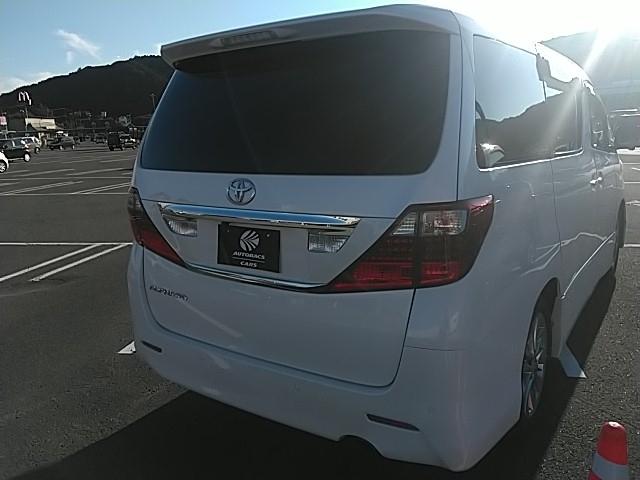 アルファード ２４０Ｓ　プライムセレクションＩＩ　タイプゴールド　両側電動スライド　キーレス　フルセグ　ナビ＆ＴＶ　１７アルミホイール　乗車定員７人　エアバッグ　オートマ　助手席エアバッグ　ＨＩＤヘッドライト　ＥＴＣ　バックカメラ　スマートキー（5枚目）