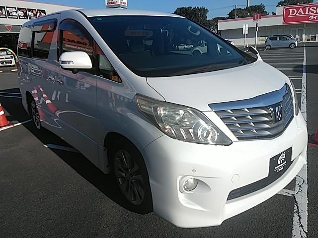 アルファード ２４０Ｓ　プライムセレクションＩＩ　タイプゴールド　両側電動スライド　キーレス　フルセグ　ナビ＆ＴＶ　１７アルミホイール　乗車定員７人　エアバッグ　オートマ　助手席エアバッグ　ＨＩＤヘッドライト　ＥＴＣ　バックカメラ　スマートキー（6枚目）