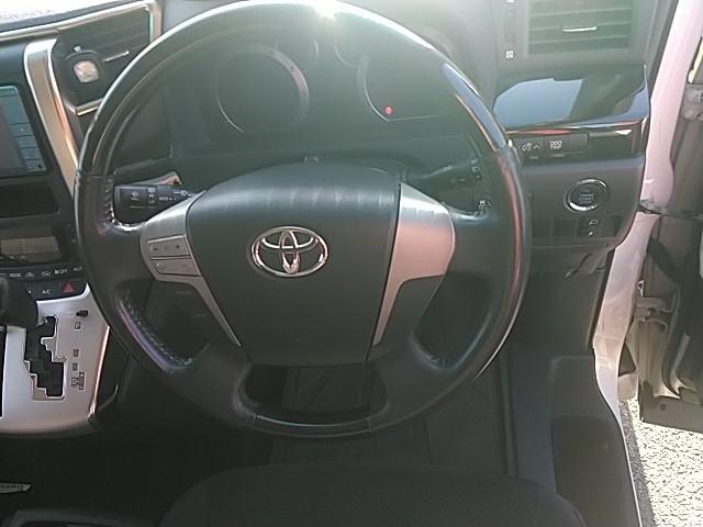 アルファード ２４０Ｓ　プライムセレクションＩＩ　タイプゴールド　両側電動スライド　キーレス　フルセグ　ナビ＆ＴＶ　１７アルミホイール　乗車定員７人　エアバッグ　オートマ　助手席エアバッグ　ＨＩＤヘッドライト　ＥＴＣ　バックカメラ　スマートキー（8枚目）