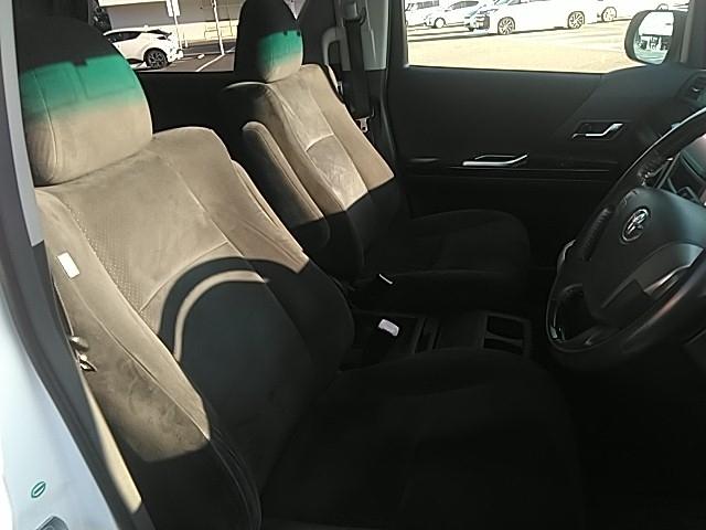 アルファード ２４０Ｓ　プライムセレクションＩＩ　タイプゴールド　両側電動スライド　キーレス　フルセグ　ナビ＆ＴＶ　１７アルミホイール　乗車定員７人　エアバッグ　オートマ　助手席エアバッグ　ＨＩＤヘッドライト　ＥＴＣ　バックカメラ　スマートキー（10枚目）