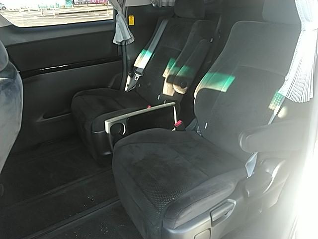 アルファード ２４０Ｓ　プライムセレクションＩＩ　タイプゴールド　両側電動スライド　キーレス　フルセグ　ナビ＆ＴＶ　１７アルミホイール　乗車定員７人　エアバッグ　オートマ　助手席エアバッグ　ＨＩＤヘッドライト　ＥＴＣ　バックカメラ　スマートキー（12枚目）