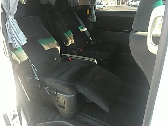 アルファード ２４０Ｓ　プライムセレクションＩＩ　タイプゴールド　両側電動スライド　キーレス　フルセグ　ナビ＆ＴＶ　１７アルミホイール　乗車定員７人　エアバッグ　オートマ　助手席エアバッグ　ＨＩＤヘッドライト　ＥＴＣ　バックカメラ　スマートキー（13枚目）