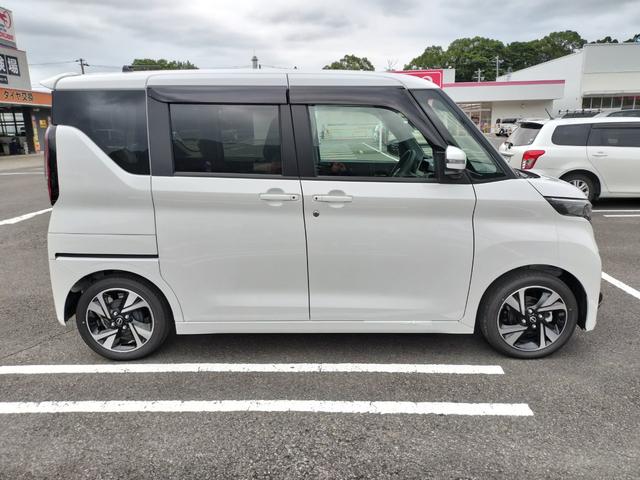 ルークス ハイウェイスター Gターボプロパイロットエディション 届出済未使用車 アラウンドビューモニター インテリジェントルームミラー 両側パワースライドドア プロパイロット ドアバイザー フロアマット(4枚目)