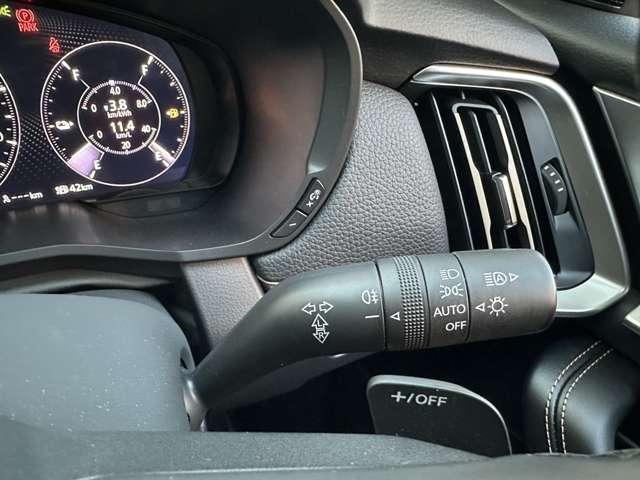 �I�[�g���C�g�V�X�e���@�ԊO�̖��邳�����m���A�����Ńw�b�h���C�g�̂n�m�C�n�e�e���R���g���[�����܂�