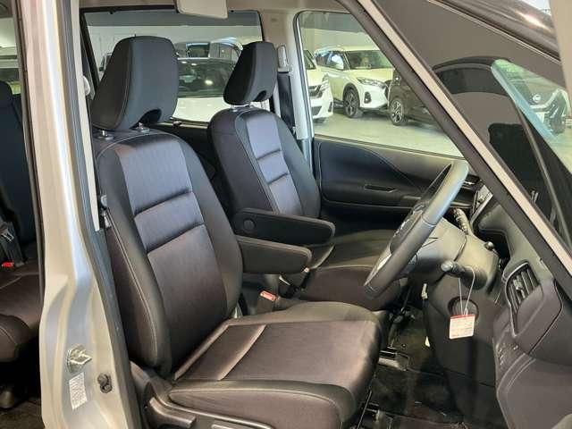 セレナ ハイウェイスター　ＶセレクションＩＩ　２．０　ハイウェイスター　ＶセレクションＩＩ　衝突軽減ブレーキ　踏み間違い防止　純正メモリーナビ　後席モニター　アラウンドビューモニター　両側電動スライドドア　純正ドラレコ　ＥＴＣ　ＬＥＤ　禁煙車（5枚目）