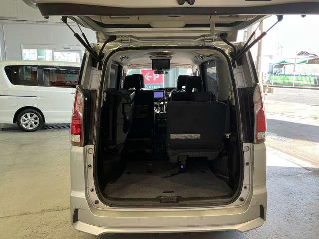 セレナ ハイウェイスター　ＶセレクションＩＩ　２．０　ハイウェイスター　ＶセレクションＩＩ　衝突軽減ブレーキ　踏み間違い防止　純正メモリーナビ　後席モニター　アラウンドビューモニター　両側電動スライドドア　純正ドラレコ　ＥＴＣ　ＬＥＤ　禁煙車（10枚目）