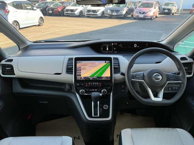 セレナ ２．０　ハイウェイスター　ＶセレクションＩＩ　アラウンドビューモニター　バックモニタ　全周囲モニタ　アイスト　Ｐアシスト　インテリキー　ＬＥＤライト　ＥＴＣ車載器　オートクルーズコントロール　サイドエアバッグ　ドライブレコーダー　メモリ－ナビ　アルミ　ＴＶナビ　エアバック（4枚目）