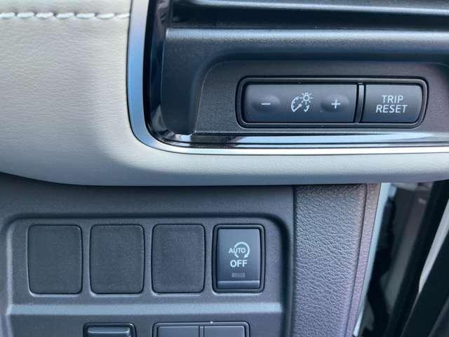 セレナ ２．０　ハイウェイスター　ＶセレクションＩＩ　アラウンドビューモニター　バックモニタ　全周囲モニタ　アイスト　Ｐアシスト　インテリキー　ＬＥＤライト　ＥＴＣ車載器　オートクルーズコントロール　サイドエアバッグ　ドライブレコーダー　メモリ－ナビ　アルミ　ＴＶナビ　エアバック（9枚目）