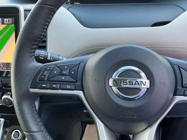 セレナ ２．０　ハイウェイスター　ＶセレクションＩＩ　アラウンドビューモニター　バックモニタ　全周囲モニタ　アイスト　Ｐアシスト　インテリキー　ＬＥＤライト　ＥＴＣ車載器　オートクルーズコントロール　サイドエアバッグ　ドライブレコーダー　メモリ－ナビ　アルミ　ＴＶナビ　エアバック（12枚目）