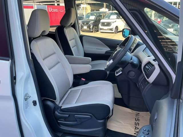 セレナ ２．０　ハイウェイスター　ＶセレクションＩＩ　アラウンドビューモニター　バックモニタ　全周囲モニタ　アイスト　Ｐアシスト　インテリキー　ＬＥＤライト　ＥＴＣ車載器　オートクルーズコントロール　サイドエアバッグ　ドライブレコーダー　メモリ－ナビ　アルミ　ＴＶナビ　エアバック（14枚目）