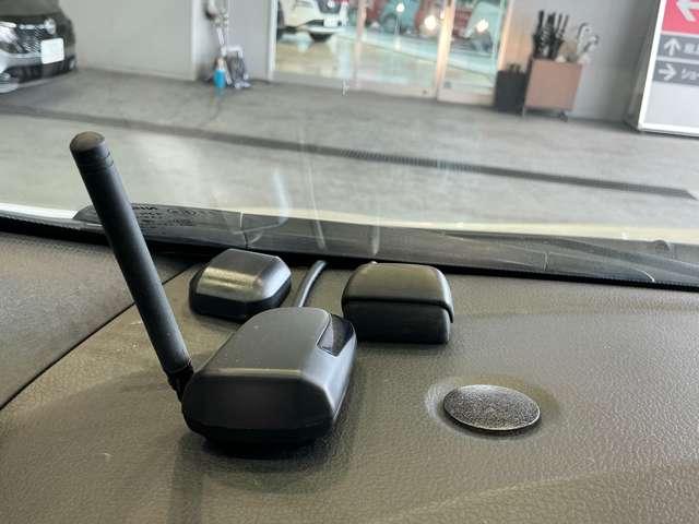 ノート e-POWER NISMO S メモリーナビ アラウンド スマートキー&プッシュスタート LEDランプ 盗難防止装置 Rカメラ LKA サイドカメラ 禁煙車 点検記録簿 メモリーナビ付き アイドリングストップ ワンセグテレビ パワーウィンドウ ETC ABS(9枚目)