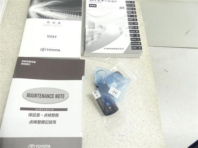 ヴォクシー ＺＳ　煌ＩＩ　フルセグ　メモリーナビ　ＤＶＤ再生　後席モニター　バックカメラ　衝突被害軽減システム　ＥＴＣ　ドラレコ　両側電動スライド　ＬＥＤヘッドランプ　ウオークスルー　乗車定員７人　３列シート　ワンオーナー（19枚目）