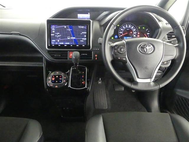 ノア Ｓｉ　ダブルバイビーＩＩ　フルセグ　メモリーナビ　ＤＶＤ再生　後席モニター　バックカメラ　衝突被害軽減システム　ＥＴＣ　両側電動スライド　ＬＥＤヘッドランプ　ウオークスルー　乗車定員８人　３列シート　ワンオーナー　フルエアロ（4枚目）