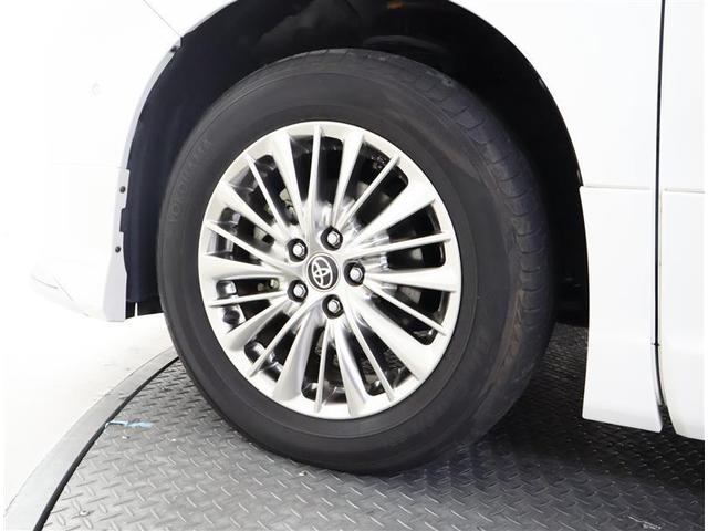 アルファードハイブリッド Ｇ　Ｆパッケージ　４ＷＤ　フルセグ　メモリーナビ　ＤＶＤ再生　後席モニター　バックカメラ　衝突被害軽減システム　ＥＴＣ　両側電動スライド　ＬＥＤヘッドランプ　乗車定員７人　３列シート　ワンオーナー　フルエアロ（17枚目）