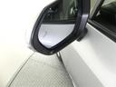 隣車線を走る車両をレーダーで検知し、ドアミラーでは確認しにくい後側方エリアに存在する車両に加え、急接近してくる車両も検知します。車両を検知するとドアミラーに搭載されたLEDインジケーターが点灯します。
