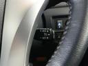 アダプティブクルーズコントロール機能付きです。走行中に先行車の様子を検知しながら、設定した車速の範囲内で先行車との距離のキープを支援します。詳細は販売店スタッフまでおたずねください。