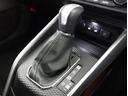 親しみやすいシフトです。　坂道や信号の多い日本では操作が簡単でいいです。　シフトチェンジしやすい所に配置されているので操作し易いですよ。