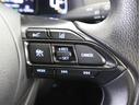 ステアリングスイッチ付き。前方から目を離すことなく操作することが可能です。