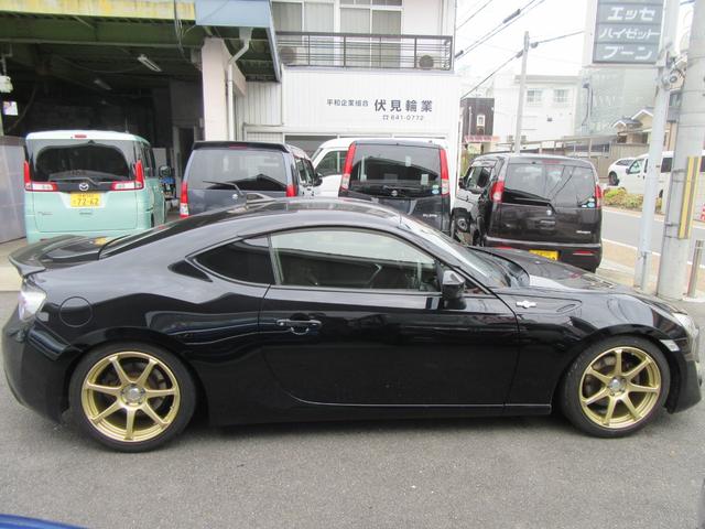 86 GT 6速MT 社外車高調 社外マフラー 社外17インチアルミホイール 社外ナビゲーション バックカメラ ETC(2枚目)