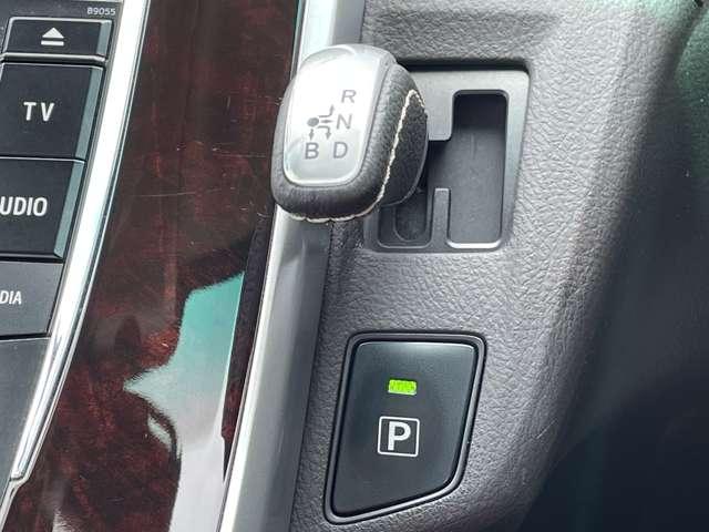 ＳＡＩ ２．４Ｇ　Ａパッケージ　５名　禁煙車！衝突被害軽減ブレーキ！レーダークルーズコントロール！メモリーナビ！バックカメラ！フルセグＴＶ！Ｂｌｕｅｔｏｏｔｈ！パワーシート！ＥＴＣ！シートヒーター！スマートキー！横滑り防止装置！純正ＡＷ！（19枚目）