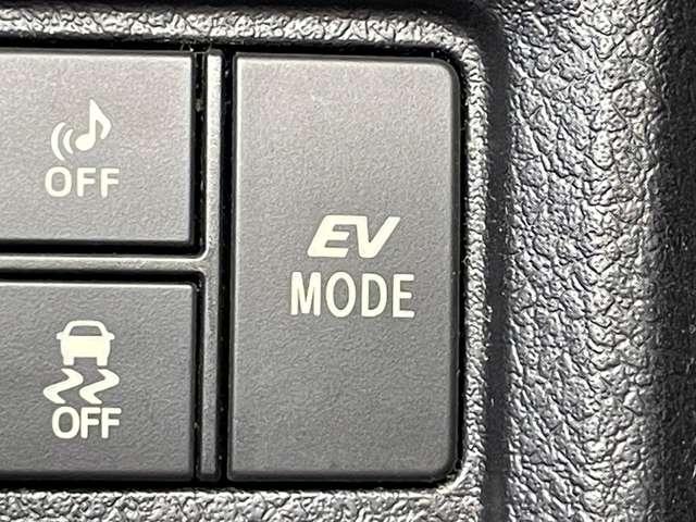 カローラフィールダー ハイブリッドＧ　エアロツアラー・ダブルバイビー　ワンオーナー／禁煙車／純正ＳＤナビ／フルセグＴＶ／Ｂｌｕｅｔｏｏｔｈ対応／ＤＶＤ再生／バックカメラ／スマートエントリー＆スタートシステム／ＨＩＤヘッドライト／純正１５インチアルミ／純正エアロパーツ／（12枚目）