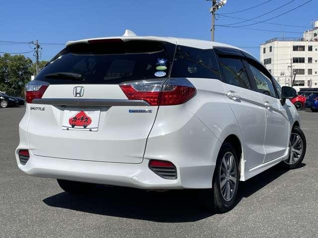 シャトル ハイブリッド　禁煙車／ギャザーズメモリーナビ／フルセグＴＶ／Ｂｌｕｅｔｏｏｔｈ対応／ＤＶＤ再生／バックカメラ／スマートキー／モデューロ１５インチアルミ／純正エアロパーツ／ＥＴＣ／ウィンカーミラー／横滑り防止装置／（4枚目）