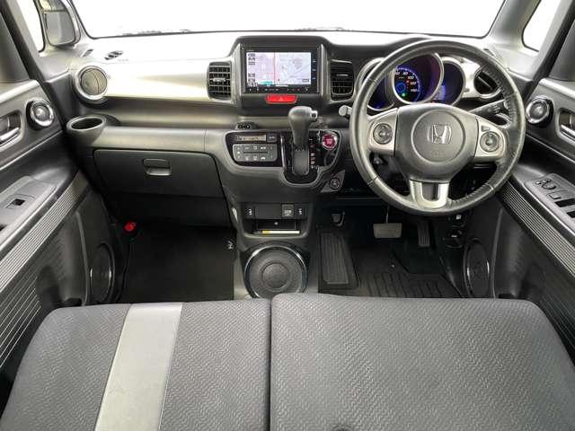 内装は黒色を基調としており、落ち着いた雰囲気を演出しています!