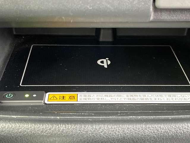 「ワイヤレス充電器」スマートフォンを充電エリア内に置くと充電が始まります♪ ※携帯機器によっては正常に作動しない場合があります。ご使用になるQi対応携帯機器に付属の取扱説明書をご確認ください