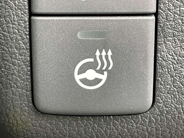 「ステアリングヒーター」 ハンドルにもヒーター付き♪寒い時期には必需品♪