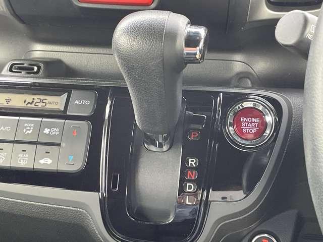 「インパネシフト」 インパネシフトを採用♪足元のスペースを有効活用できます♪