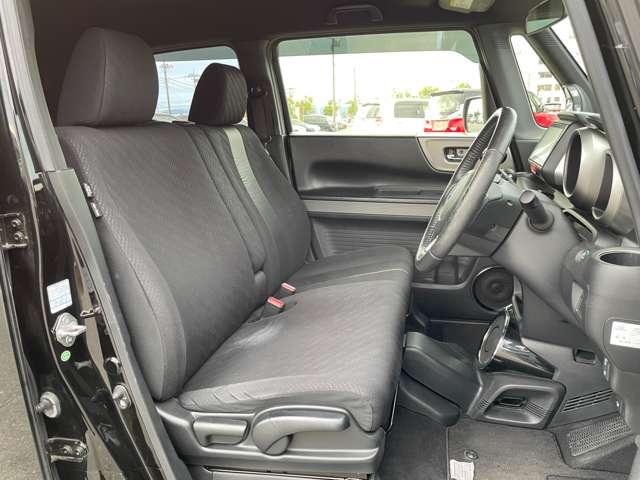 「運転席」 シートなどの状態も良く、目立つような傷や汚れはありません♪