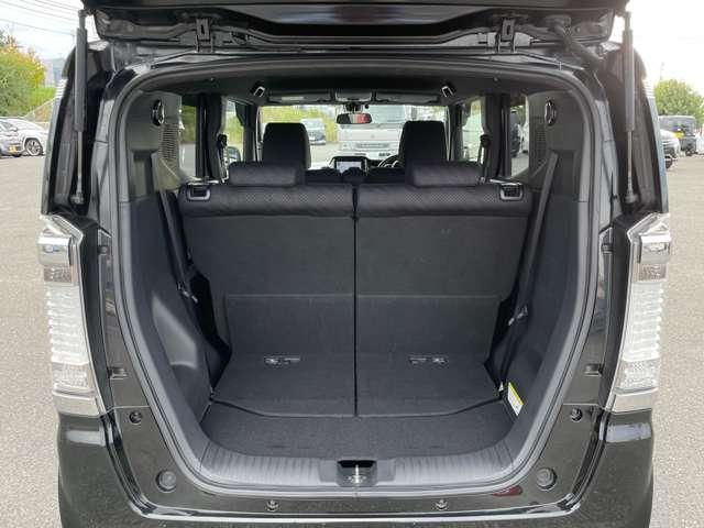 「トランクスペース」 開口部が大きいので大きな荷物が容易に積み込めます♪
