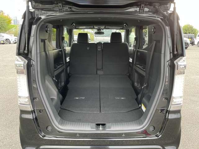 「可倒式リアシート」 後席シートは可倒式♪さらに広いスペースが生まれます♪