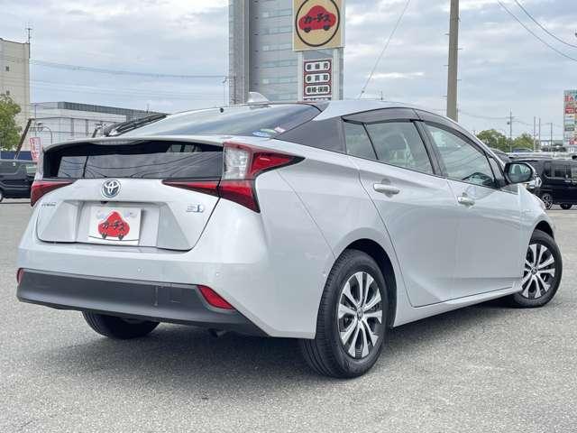 プリウス Aプレミアム ワンオーナー/禁煙車/トヨタセーフティセンス/レーダークルーズコントロール/本革シート/パーキングサポートブレーキ/純正9インチSDナビ/フルセグTV/Bluetooth対応/障害物センサー/(4枚目)