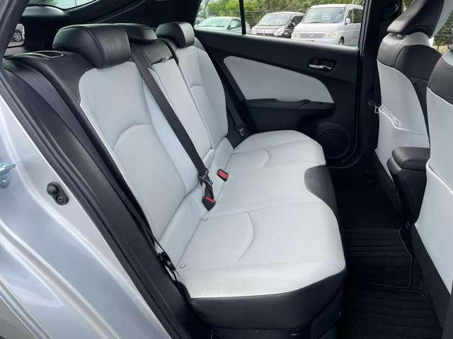 プリウス Aプレミアム ワンオーナー/禁煙車/トヨタセーフティセンス/レーダークルーズコントロール/本革シート/パーキングサポートブレーキ/純正9インチSDナビ/フルセグTV/Bluetooth対応/障害物センサー/(31枚目)