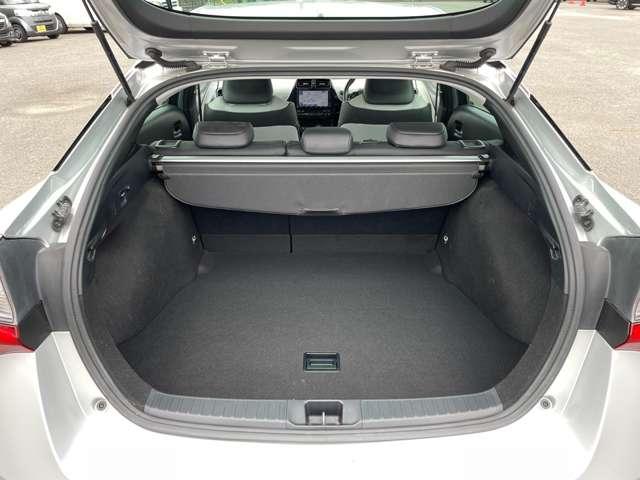 プリウス Aプレミアム ワンオーナー/禁煙車/トヨタセーフティセンス/レーダークルーズコントロール/本革シート/パーキングサポートブレーキ/純正9インチSDナビ/フルセグTV/Bluetooth対応/障害物センサー/(32枚目)
