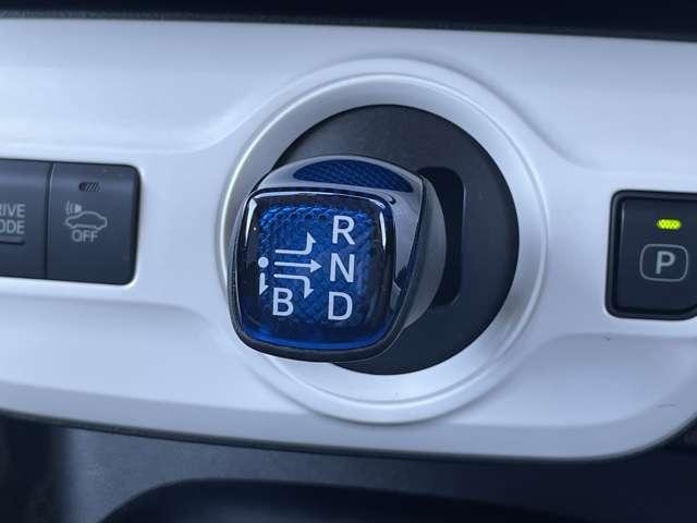 プリウス Aツーリングセレクション トヨタセーフティセンスP/レーダークルーズコントロール/インテリジェントクリアランスソナー/純正9インチSDナビ/フルセグTV/Bluetooth対応/DVD再生/バックカメラ/スマートキー/ETC/(22枚目)