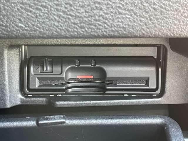 セレナ e-パワー ハイウェイスターV 禁煙車/エマージェンシーブレーキ/インテリジェントクルーズコントロール/アラウンドビューモニター/純正9インチSDナビ/フルセグTV/Bluetooth/DVD再生/ハンズフリー両側パワースライドドア(14枚目)