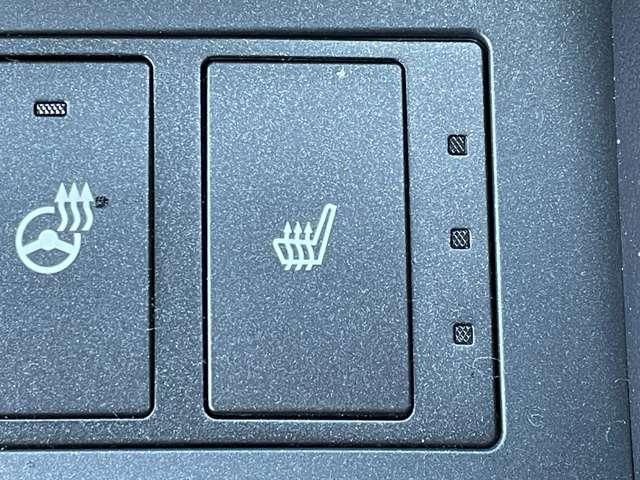 ＲＣ ＲＣ３００ｈ　レクサスセーフティシステム＋／メーカー純正ナビ・フルセグＴＶ／プレミアムサウンドシステム／人工皮革レザーシート／バックカメラ／ＥＴＣ２．０／シート・ステアリングヒーター／純正１８ＡＷ／スマートキー（12枚目）