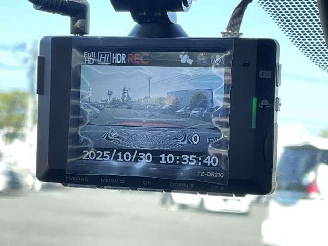 ＲＣ ＲＣ３００ｈ　レクサスセーフティシステム＋／メーカー純正ナビ・フルセグＴＶ／プレミアムサウンドシステム／人工皮革レザーシート／バックカメラ／ＥＴＣ２．０／シート・ステアリングヒーター／純正１８ＡＷ／スマートキー（18枚目）