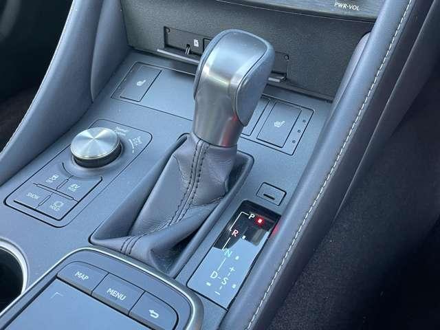 ＲＣ ＲＣ３００ｈ　レクサスセーフティシステム＋／メーカー純正ナビ・フルセグＴＶ／プレミアムサウンドシステム／人工皮革レザーシート／バックカメラ／ＥＴＣ２．０／シート・ステアリングヒーター／純正１８ＡＷ／スマートキー（24枚目）