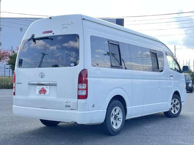 ハイエースバン ＳロングＤＸ　フル装備（社外ＣＤ，／ＭＤ）／８人乗り／社外パナソニックストラーダナビ／バックカメラ／ＥＴＣ／社外１５インチＡＷ／キーレス／フォグランプ／レクビィプラスシリーズキャンピングカー（4枚目）