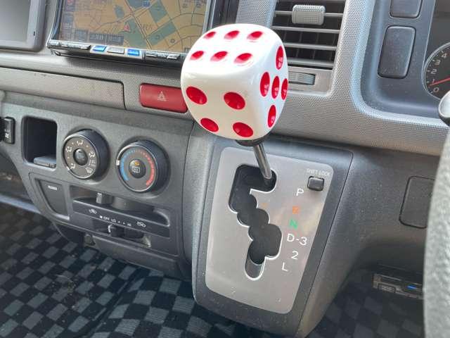 ハイエースバン ＳロングＤＸ　フル装備（社外ＣＤ，／ＭＤ）／８人乗り／社外パナソニックストラーダナビ／バックカメラ／ＥＴＣ／社外１５インチＡＷ／キーレス／フォグランプ／レクビィプラスシリーズキャンピングカー（14枚目）