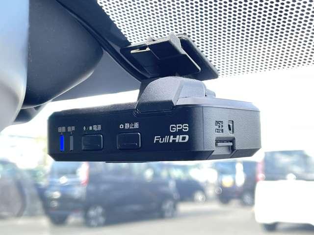 ノート 1.2X 5名 禁煙車/エマージェンシーブレーキ/アラウンドビューモニター/純正メモリーナビ/フルセグTV/BTオーディオ/インテリジェントキー/インテリジェントルームミラー/LDW/ETC/社外革調シートカバー(15枚目)