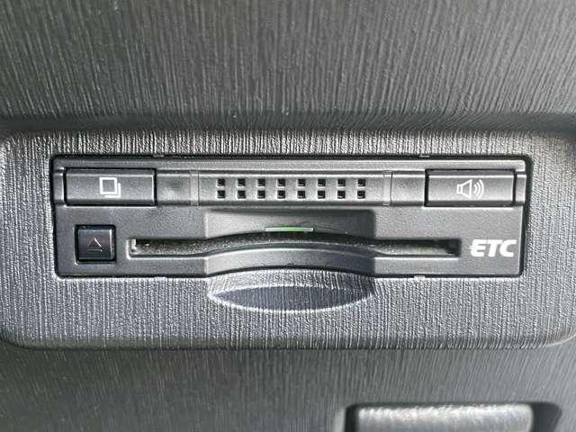 プリウスアルファ Sツーリングセレクション 純正8インチSDナビ・フルセグTV・BTオーディオ・DVD再生・バックカメラ・スマートエントリー&スタートシステム・LEDヘッドライト&LEDフォグ・クルーズコントロール・純正17(9枚目)