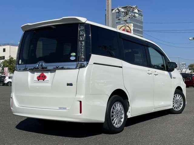 ヴォクシー ハイブリッドＶ　純正９インチＳＤナビ／フルセグＴＶ／ＢＴオーディオ／バック＆フロントカメラ／スマートエントリー＆スタートシステム／両側パワースライドドア／クルーズコントロール／ＬＥＤヘッドライト／前席ヒーター（4枚目）